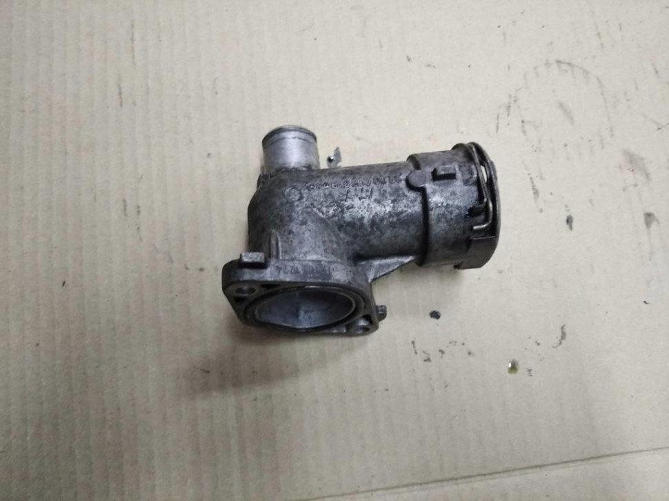 Фланец системы охлаждения MERCEDES-BENZ C-класс W204/S204 (2006 - 2011) фото 1 — Разборка Мерседес