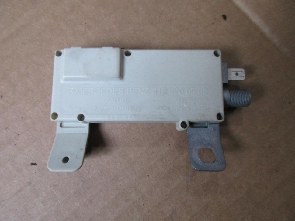Усилитель антенны MERCEDES-BENZ E-класс W210/S210 (1995 - 1999) фото 1 — Разборка Мерседес