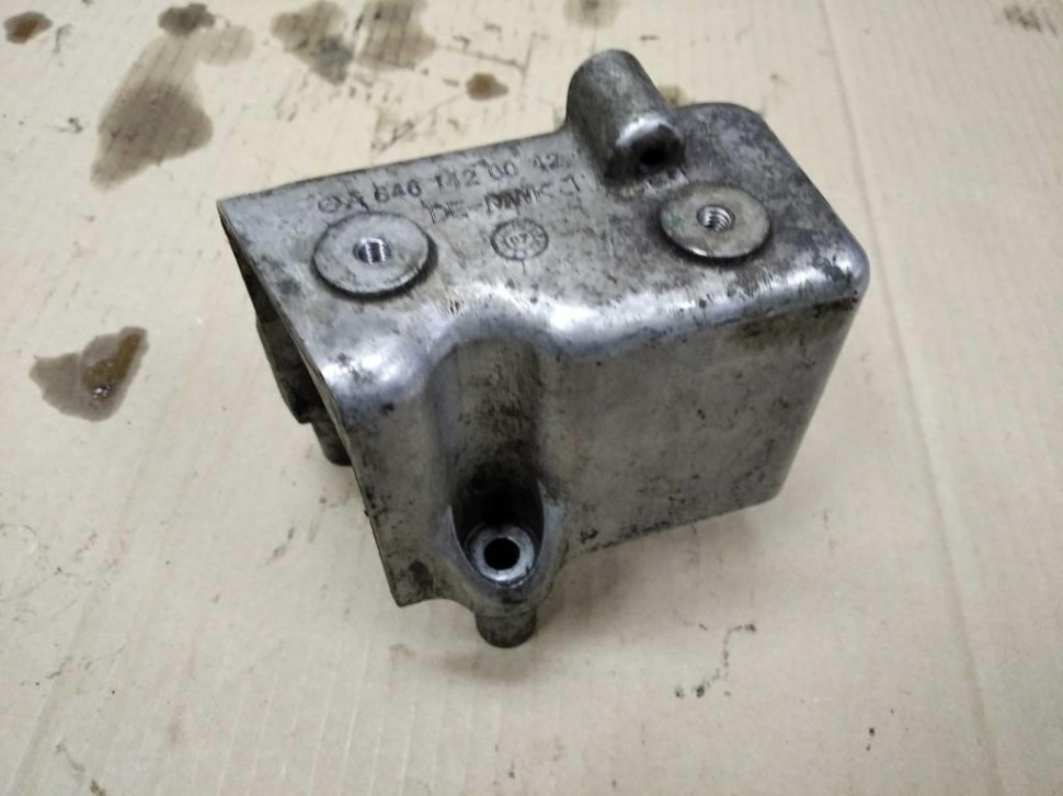 Кронштейн MERCEDES-BENZ Vito W639 (2003 - 2010) фото 1 — Разборка Мерседес