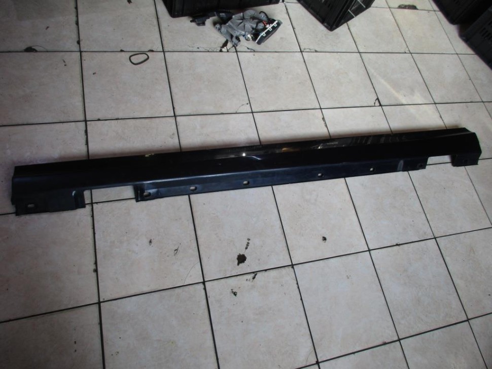 Порог пластиковый левый MERCEDES-BENZ C-класс W204/S204 (2006 - 2011) фото 1 — Разборка Мерседес