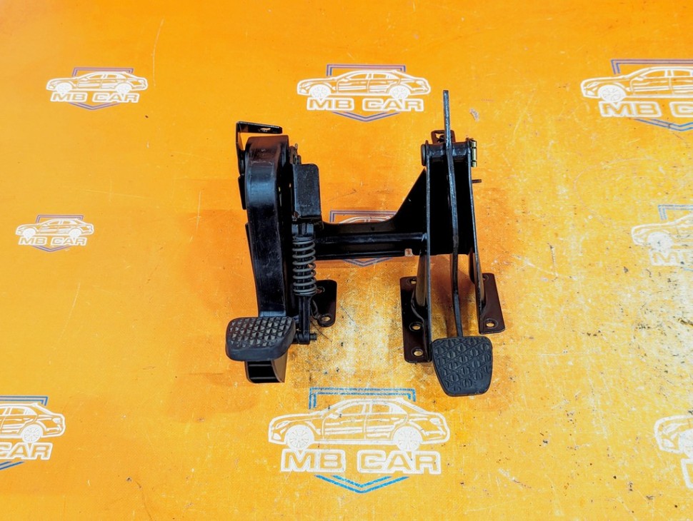 Педальный узел MERCEDES-BENZ Vito W638 (1996 - 2003) фото 1 — Разборка Мерседес