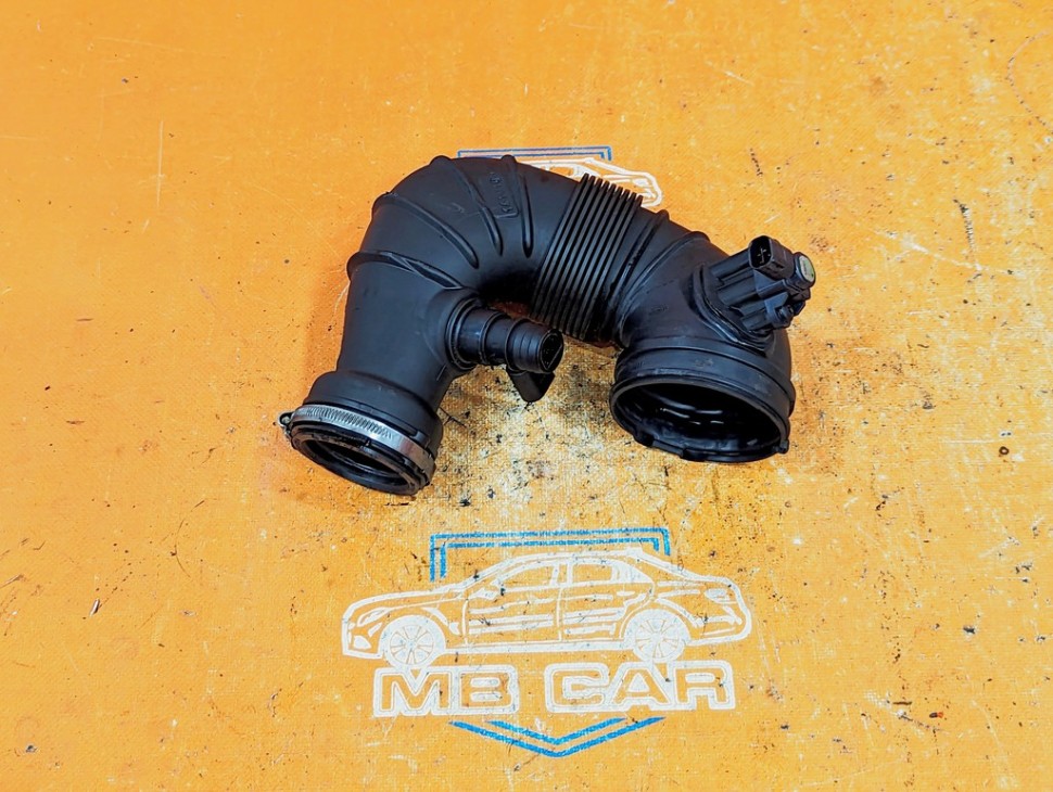 Патрубок воздушный MERCEDES-BENZ C-класс W204/S204 (2006 - 2011) фото 1 — Разборка Мерседес