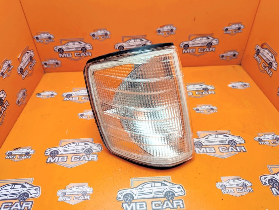 Поворотник правый MERCEDES-BENZ 190 (W201) W201 (1982 - 1993) фото 1 — Разборка Мерседес