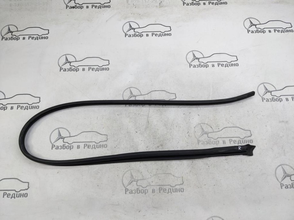 Уплотнитель стекла двери MERCEDES-BENZ CLK-класс C209/A209 (2002 - 2005) фото 1 — Разборка Мерседес