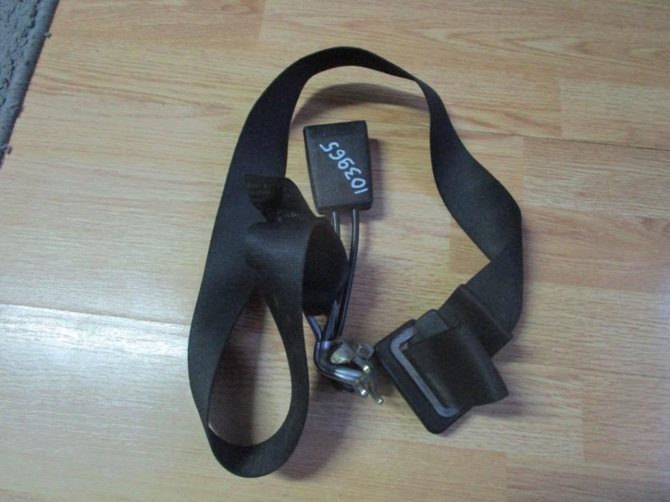 Ремень безопасности задний центральный MERCEDES-BENZ E-класс W124/S124/C124/A124 (1984 - 1997) фото 1 — Разборка Мерседес