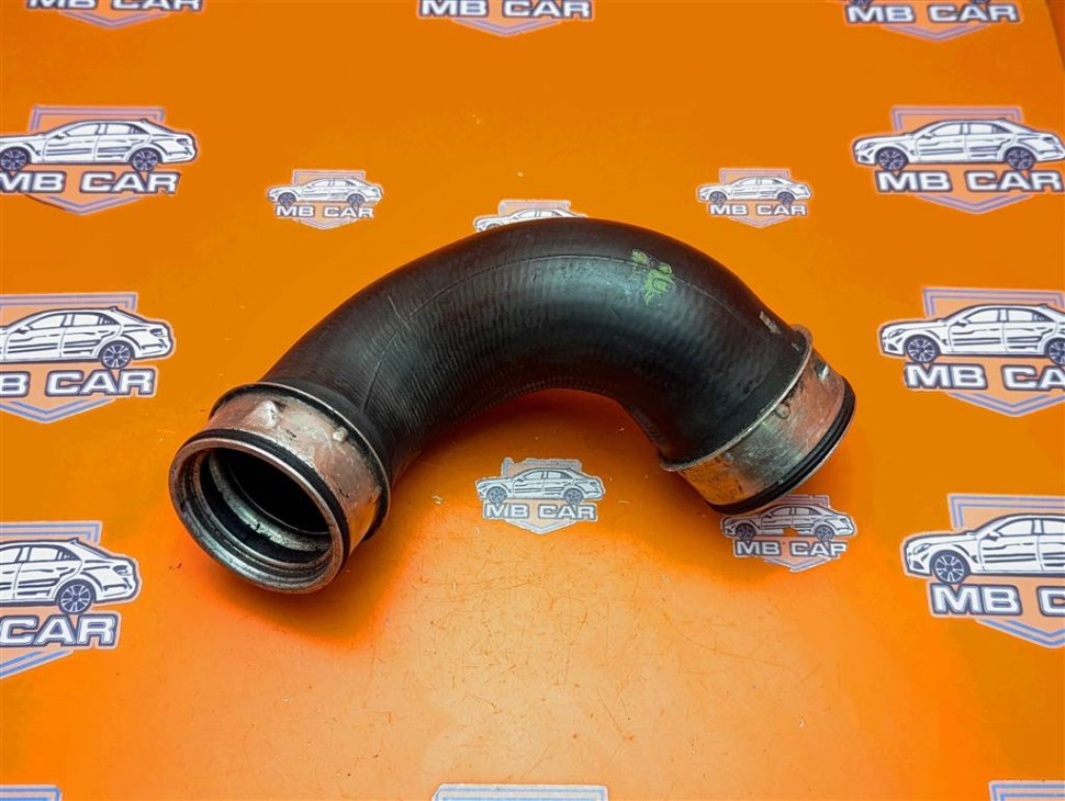 Патрубок интеркулера MERCEDES-BENZ C-класс W203/S203/CL203 (2000 - 2004) фото 1 — Разборка Мерседес