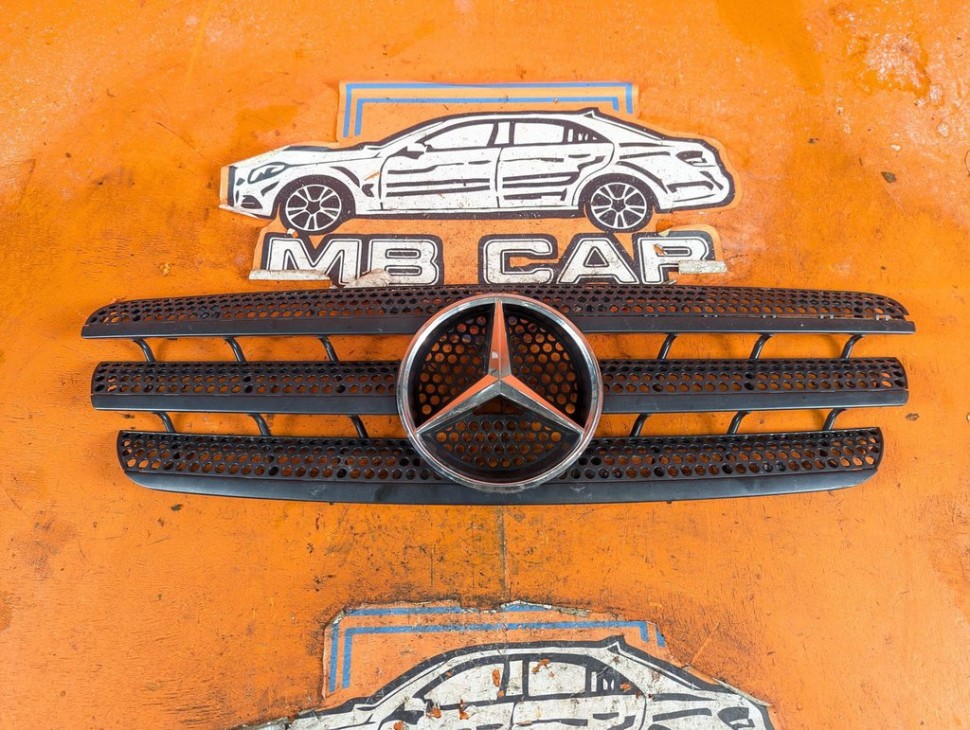 Решетка радиатора MERCEDES-BENZ M-класс W163 (1997 - 2001) ML 230 2.3 4MATIC MT (150 л.с.) фото 1 &mdash; Разборка Мерседес