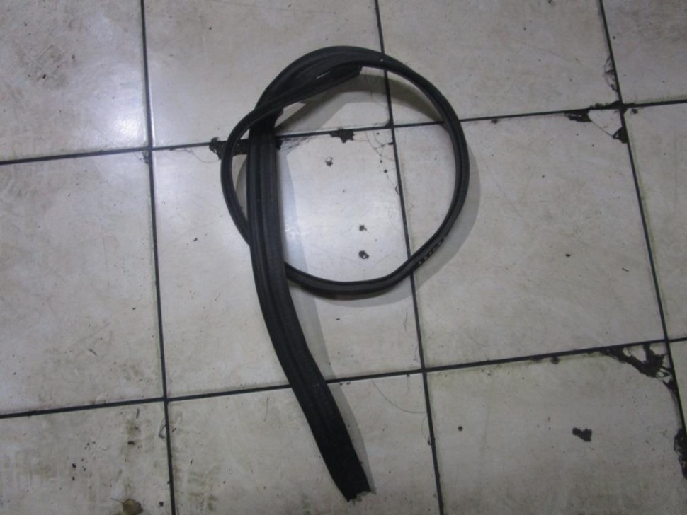 Уплотнитель моторного отсека MERCEDES-BENZ E-класс W124/S124/C124/A124 (1984 - 1997) фото 1 — Разборка Мерседес