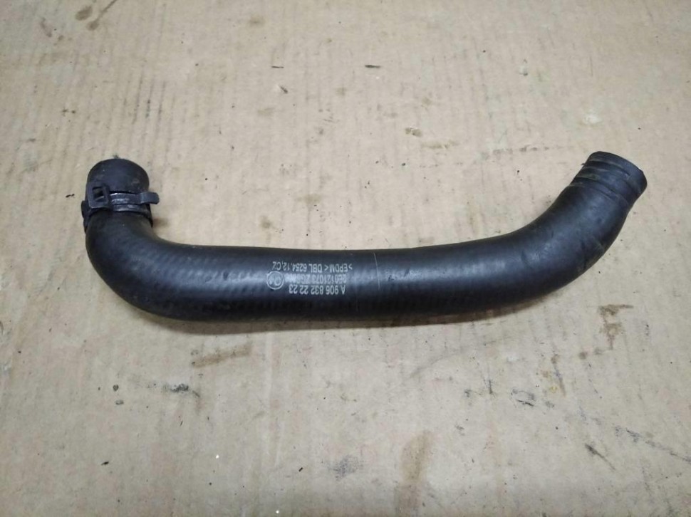 Патрубок ОЖ MERCEDES-BENZ Sprinter W906 (2006 - 2019) фото 1 — Разборка Мерседес