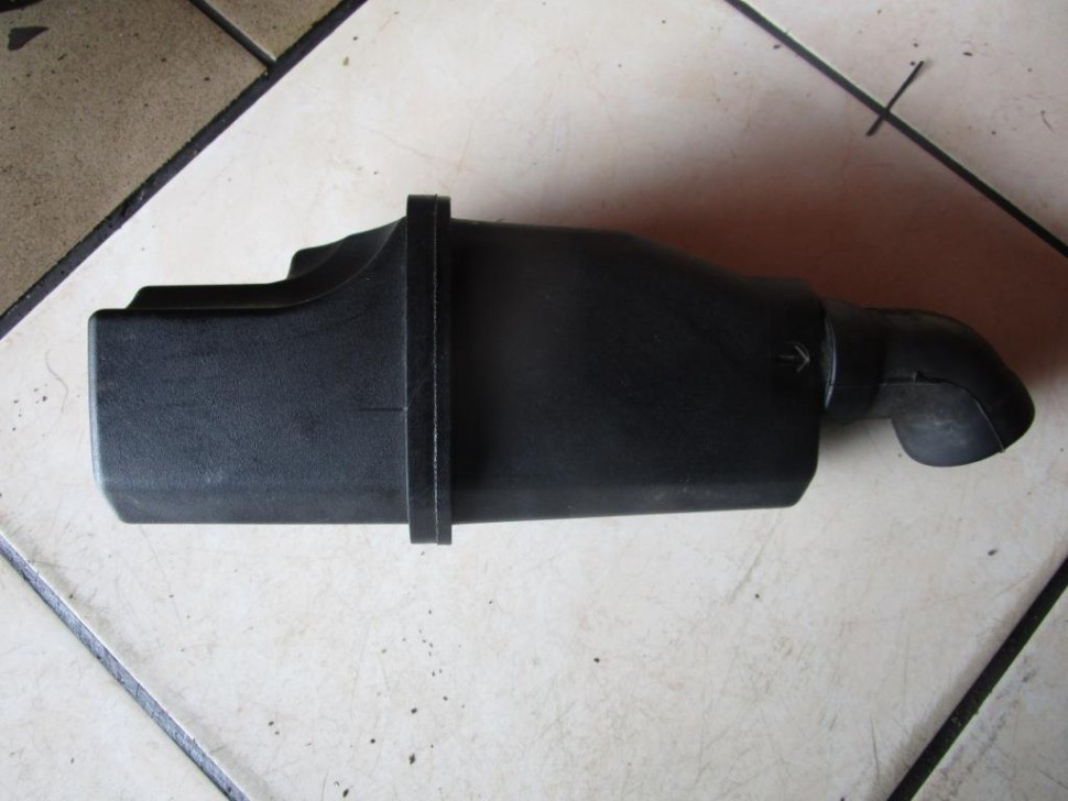 Резонатор воздушного фильтра MERCEDES-BENZ E-класс W211/S211 (2002 - 2006) фото 1 — Разборка Мерседес