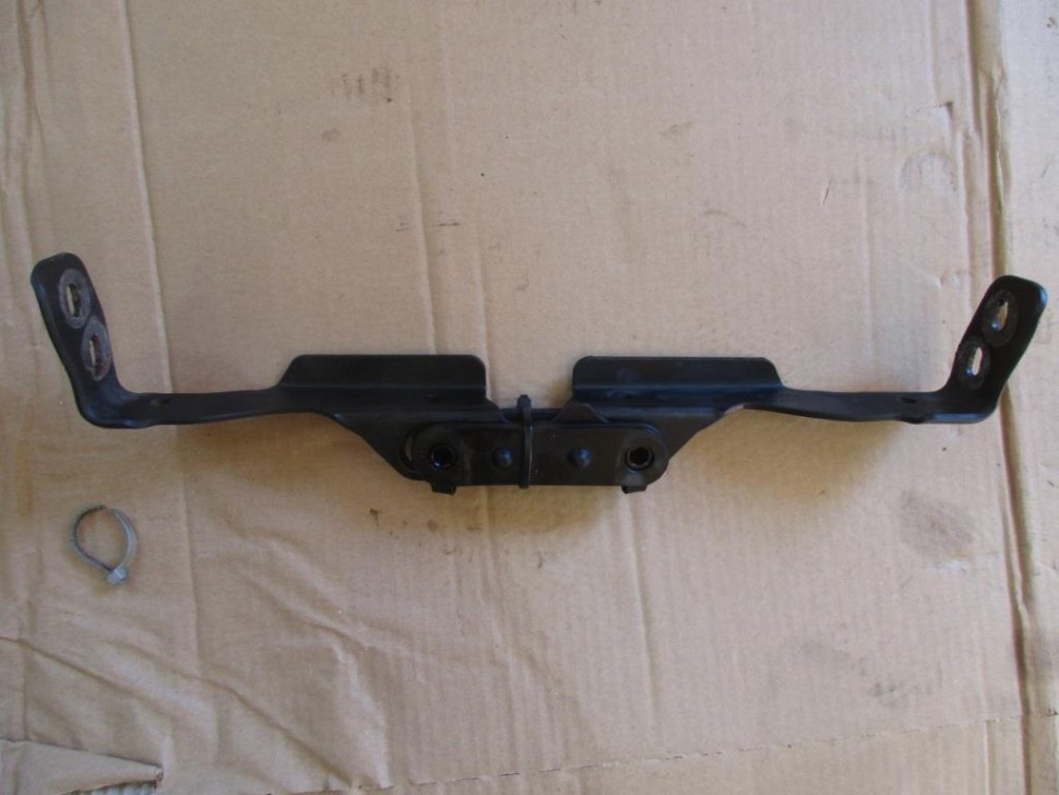 Кронштейн глушителя MERCEDES-BENZ C-класс AMG W204/S204/С204 рестайлинг (2011 - 2015) фото 1 — Разборка Мерседес