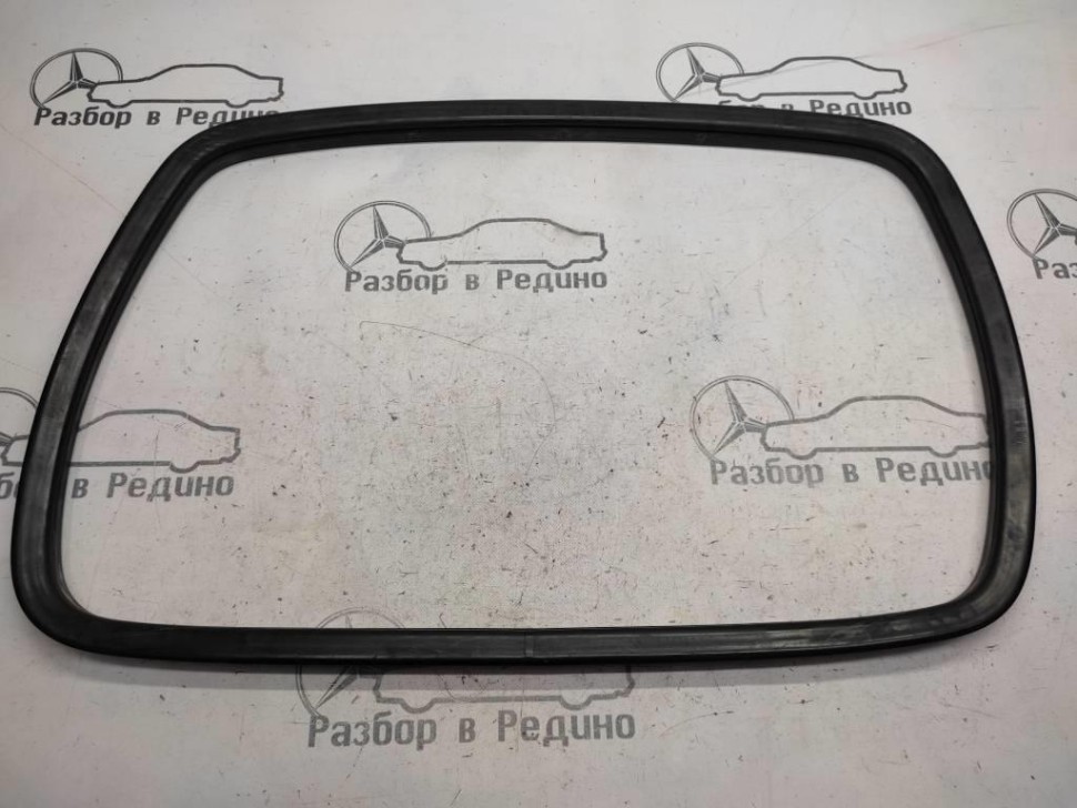 Уплотнитель стекла MERCEDES-BENZ G-класс W463 (1990 - 2006) фото 1 — Разборка Мерседес