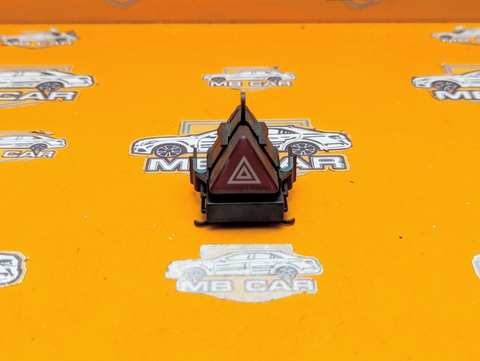 Кнопка аварийной сигнализации MERCEDES-BENZ A-класс W169 (2004 - 2008) фото 1 — Разборка Мерседес