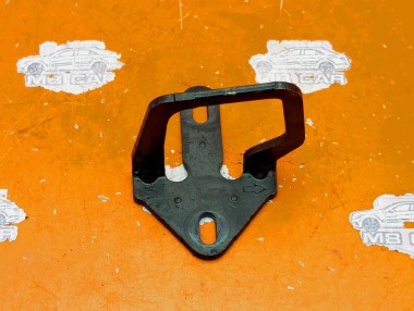 Ответная часть замка капота MERCEDES-BENZ CLA-класс AMG C117/X117 (2013 - 2016) &mdash; Разборка Мерседес