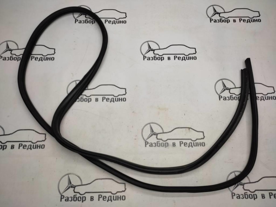 Уплотнитель крышки багажника MERCEDES-BENZ M-класс W164 (2005 - 2008) фото 1 — Разборка Мерседес