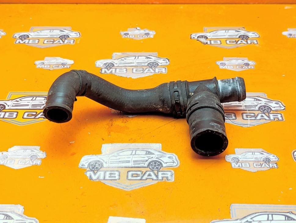 Патрубок ОЖ MERCEDES-BENZ C-класс W203/S203/CL203 (2000 - 2004) фото 1 &mdash; Разборка Мерседес