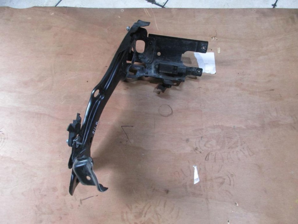 Рамка крепления фары MERCEDES-BENZ E-класс W211/S211 (2002 - 2006) фото 1 — Разборка Мерседес