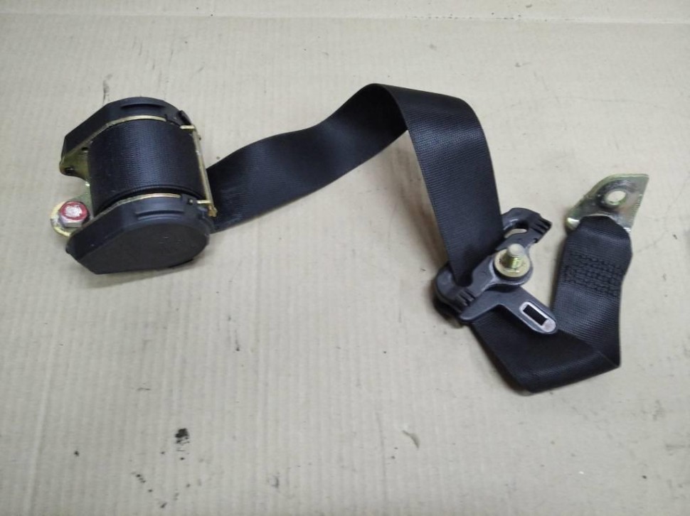 Ремень безопасности задний левый MERCEDES-BENZ E-класс W124/S124/C124/A124 (1984 - 1997) фото 1 — Разборка Мерседес