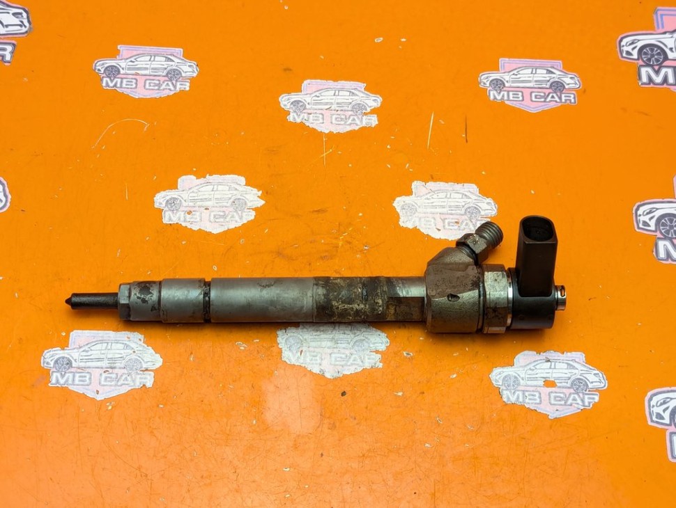 Форсунка ДИЗЕЛЬ MERCEDES-BENZ Sprinter W901-905 (1995 - 2006) фото 1 &mdash; Разборка Мерседес
