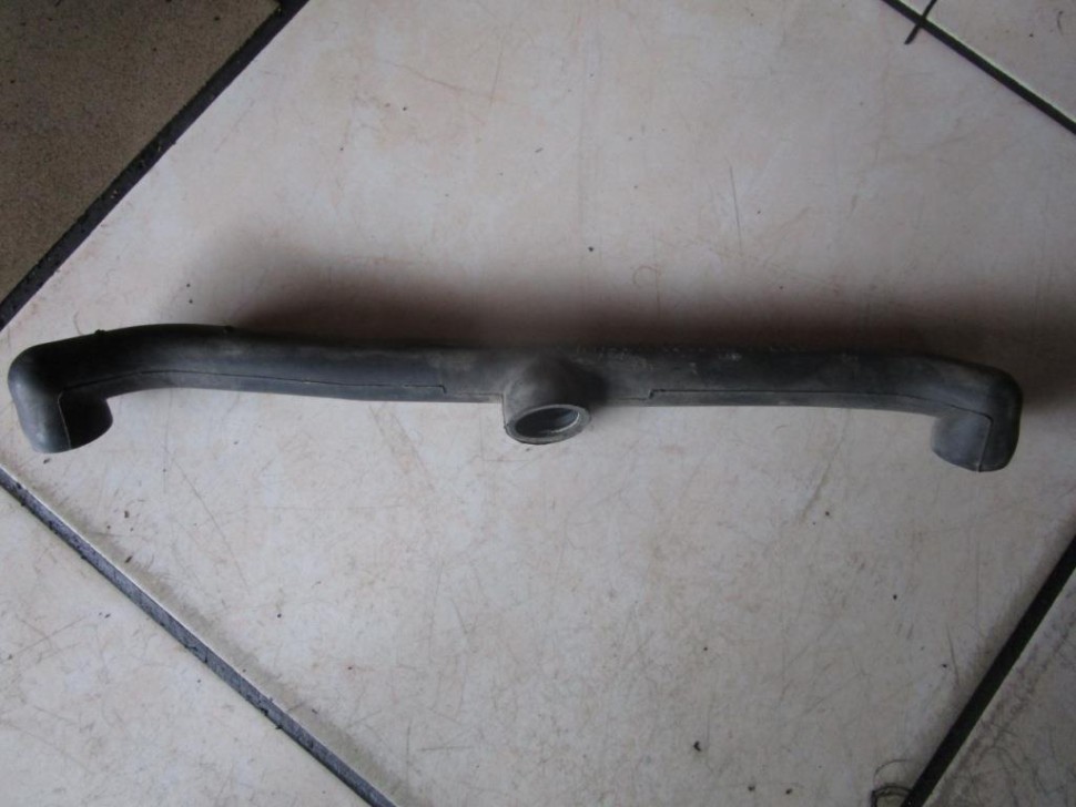 Трубка вентиляции картерных газов MERCEDES-BENZ E-класс W211/S211 (2002 - 2006) фото 1 — Разборка Мерседес