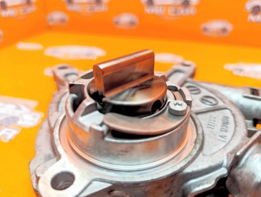 Насос вакуумный MERCEDES-BENZ C-класс W204/S204 (2006 - 2011) — Разборка Мерседес