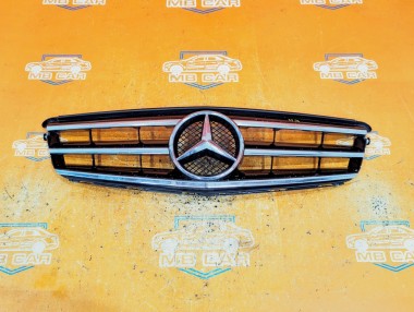 Решетка радиатора MERCEDES-BENZ C-класс W204/S204 (2006 - 2011) — Разборка Мерседес