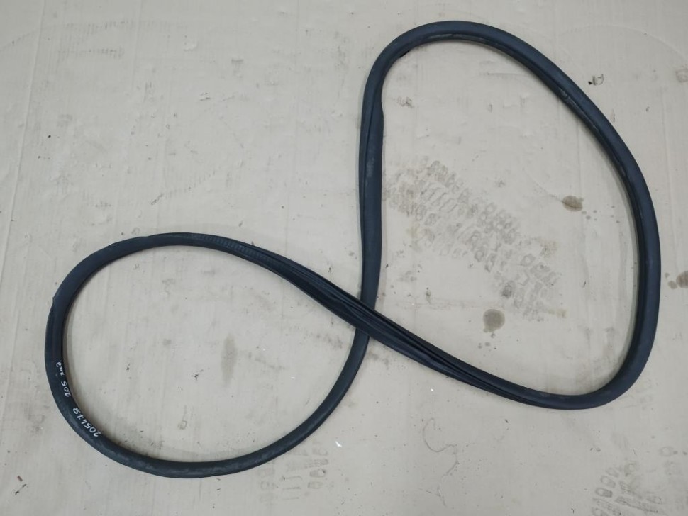 Уплотнитель дверного проема ( на кузове ) MERCEDES-BENZ C-класс AMG W205/S205/C205/A205 (2014 - 2018) фото 1 — Разборка Мерседес