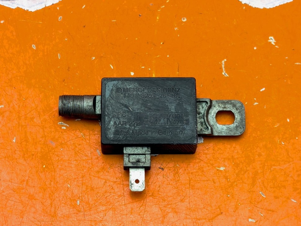 Усилитель антенны MERCEDES-BENZ S-класс W140 (1991 - 1998) фото 1 — Разборка Мерседес