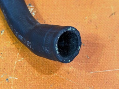 Патрубок ОЖ MERCEDES-BENZ S-класс W220 (1998 - 2005) — Разборка Мерседес