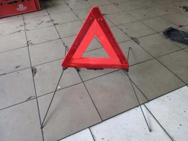 Знак аварийной остановки MERCEDES-BENZ M-класс W163 рестайлинг (2001 - 2005) — Разборка Мерседес