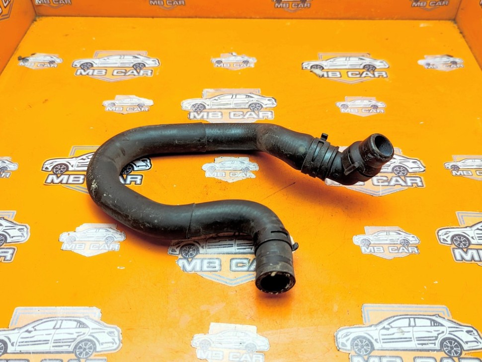 Патрубок ОЖ MERCEDES-BENZ C-класс W203/S203/CL203 (2000 - 2004) фото 1 &mdash; Разборка Мерседес