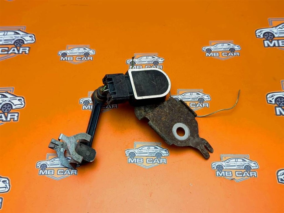 Датчик уровня пола MERCEDES-BENZ C-класс AMG W205/S205/C205/A205 (2014 - 2018) фото 1 — Разборка Мерседес