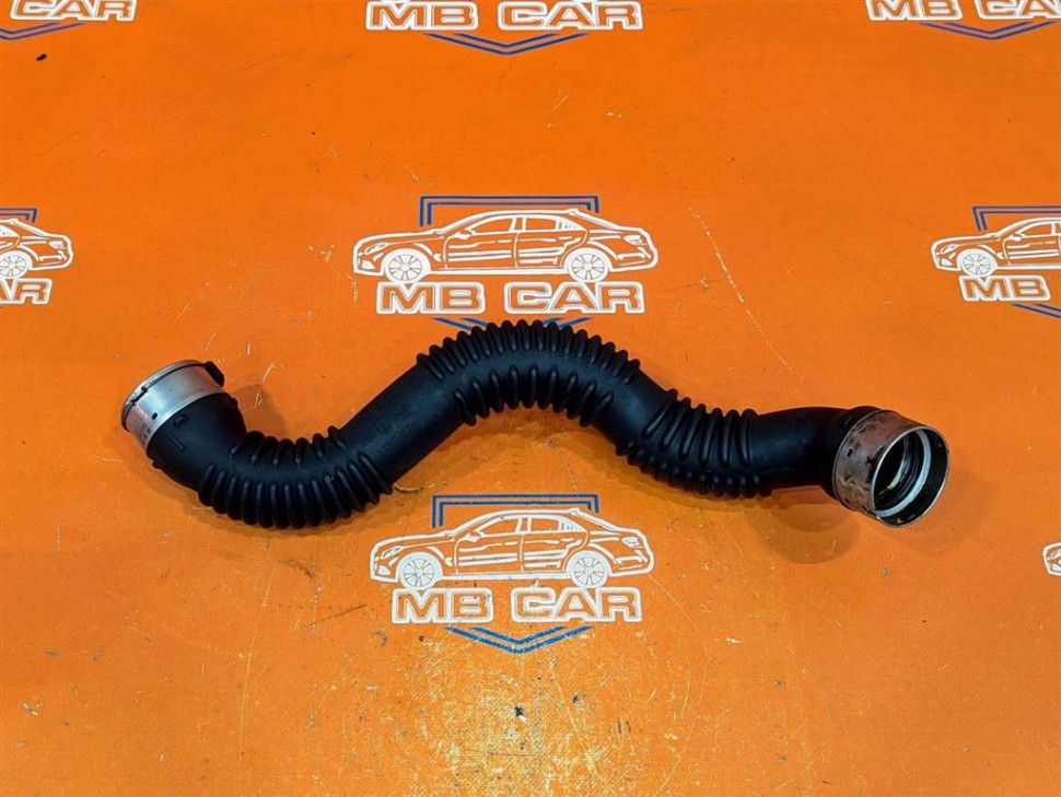 Патрубок интеркулера MERCEDES-BENZ A-класс W176 (2012 - 2015) фото 1 — Разборка Мерседес