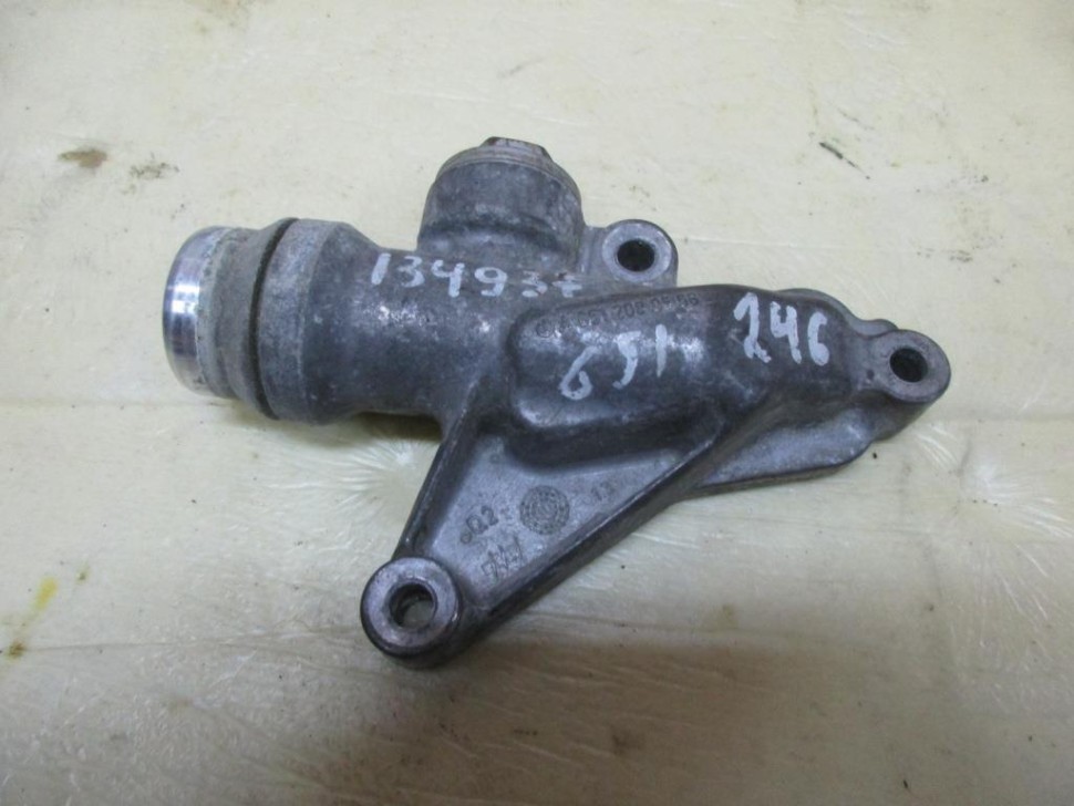 Фланец системы охлаждения MERCEDES-BENZ B-класс W246 (2011 - 2014) фото 1 — Разборка Мерседес