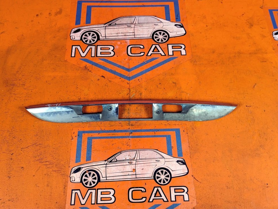 Накладка крышки багажника MERCEDES-BENZ E-класс W211/S211 (2002 - 2006) E 320 CDI 3.2 AT (204 л.с.) фото 1 &mdash; Разборка Мерседес