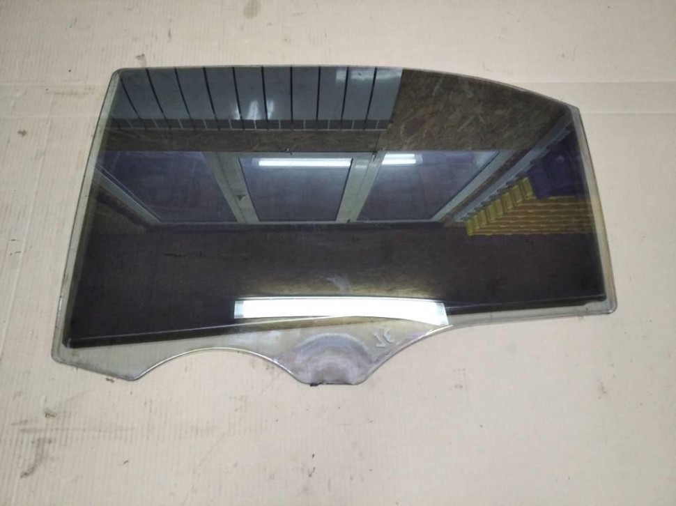 Стекло заднее левое MERCEDES-BENZ S-класс W220 (1998 - 2005) фото 1 — Разборка Мерседес