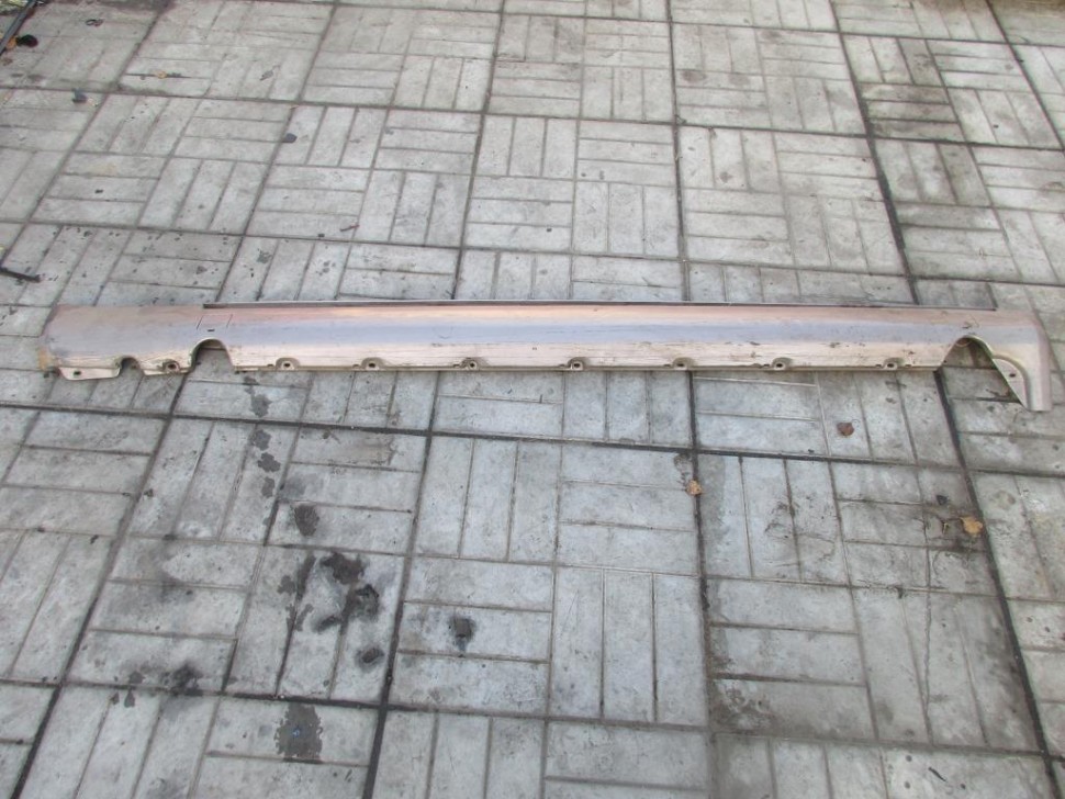 Порог пластиковый левый MERCEDES-BENZ W124 W124/S124/C124/A124 (1984 - 1993) фото 1 — Разборка Мерседес