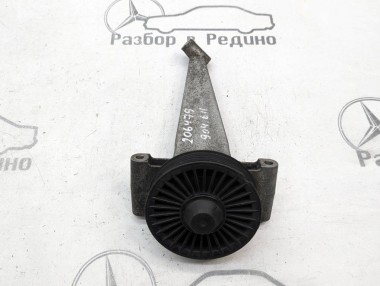 Кронштейн обводного ролика MERCEDES-BENZ Sprinter W901-905 (1995 - 2006) — Разборка Мерседес