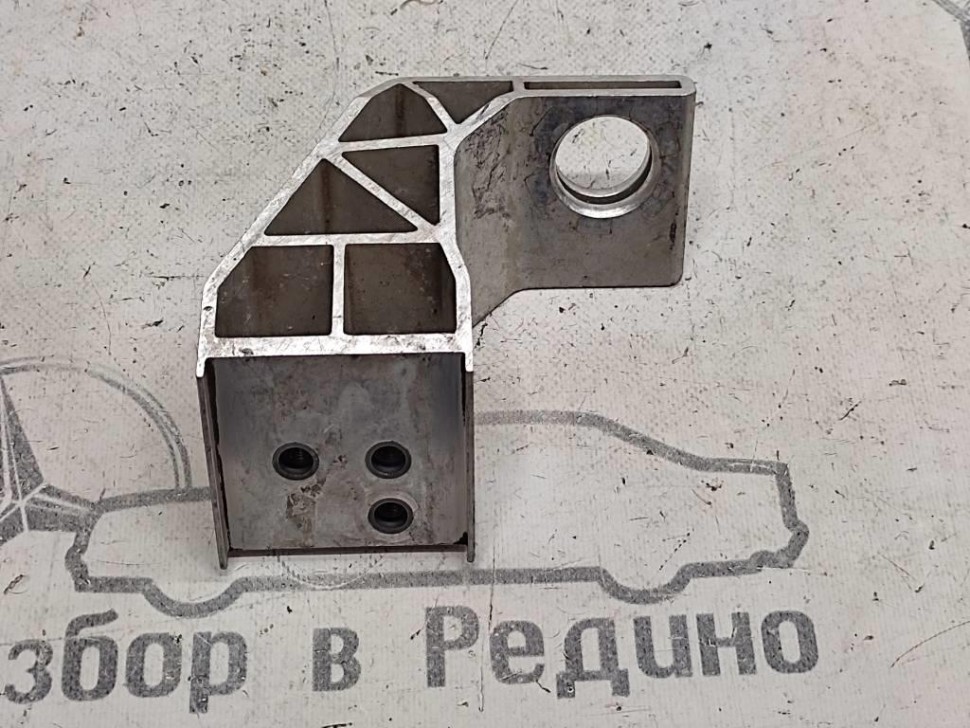 Кронштейн радиатора MERCEDES-BENZ C-класс W205/S205/C205/A205 рестайлинг (2018 - 2023) фото 1 — Разборка Мерседес