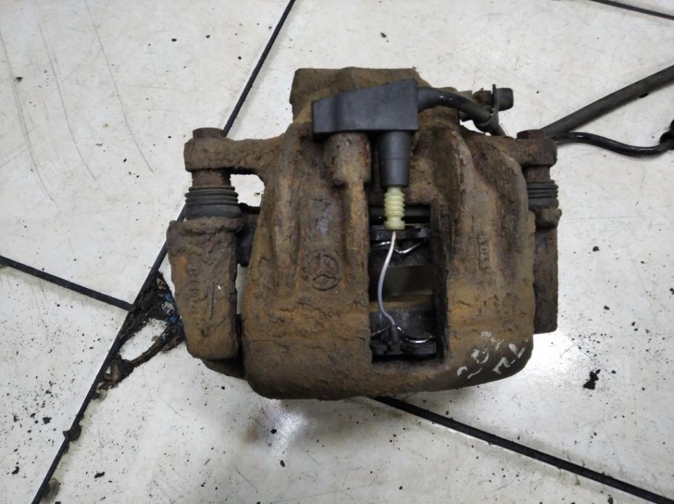 Суппорт передний левый MERCEDES-BENZ C-класс W202/S202 рестайлинг (1997 - 2001) фото 1 — Разборка Мерседес