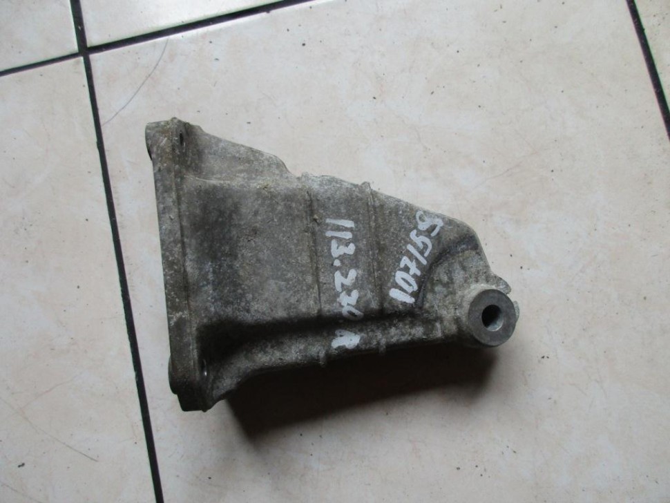 Лапа правая MERCEDES-BENZ S-класс W220 (1998 - 2005) фото 1 — Разборка Мерседес