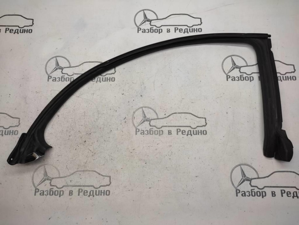 Уплотнитель стекла двери MERCEDES-BENZ CLS-класс C219 (2004 - 2008) фото 1 — Разборка Мерседес