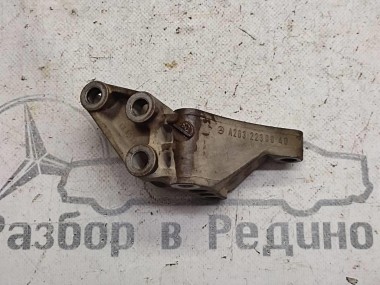 Кронштейн двигателя MERCEDES-BENZ C-класс W203/S203/CL203 (2000 - 2004) — Разборка Мерседес