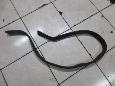 Уплотнитель капота MERCEDES-BENZ E-класс W212/S212/C207/A207 (2009 - 2013) — Разборка Мерседес