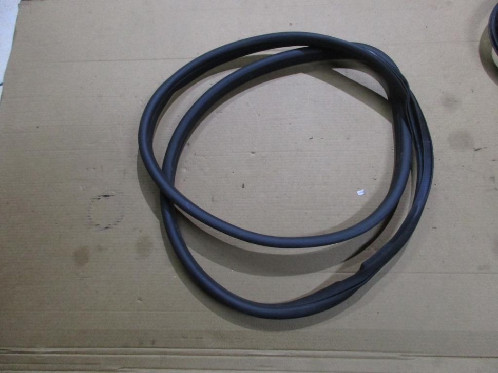 Уплотнитель дверного проема ( на кузове ) MERCEDES-BENZ GLC-класс X253 (2015 - 2019) фото 1 — Разборка Мерседес