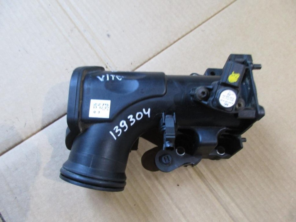 Патрубок впускного коллектора MERCEDES-BENZ Vito W639 (2003 - 2010) фото 1 — Разборка Мерседес