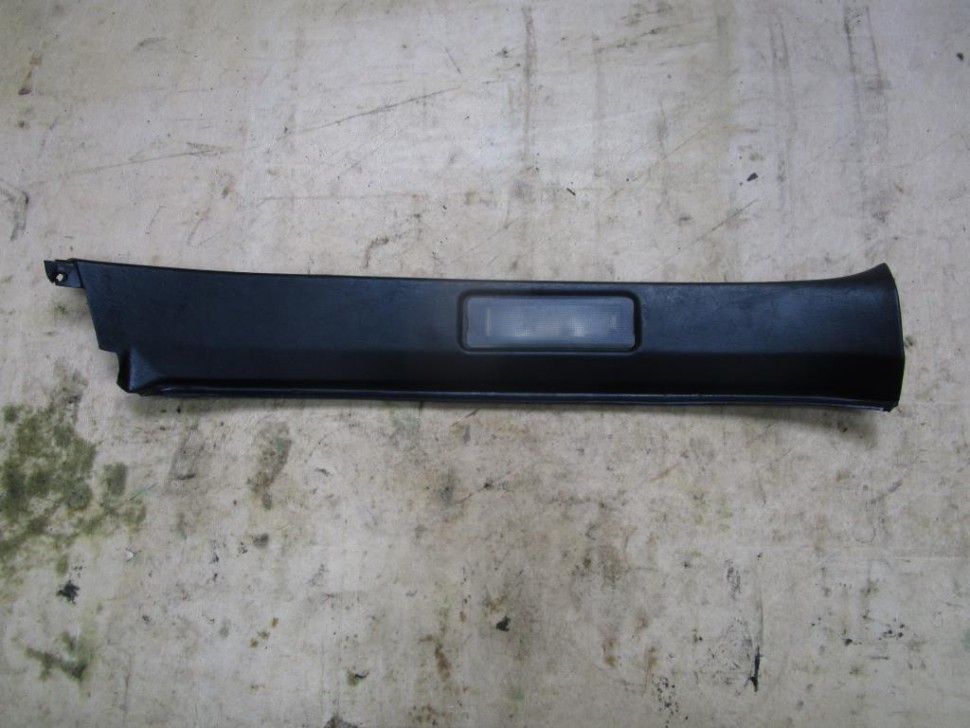 Накладка задней стойки MERCEDES-BENZ E-класс W124/S124/C124/A124 (1984 - 1997) фото 1 — Разборка Мерседес