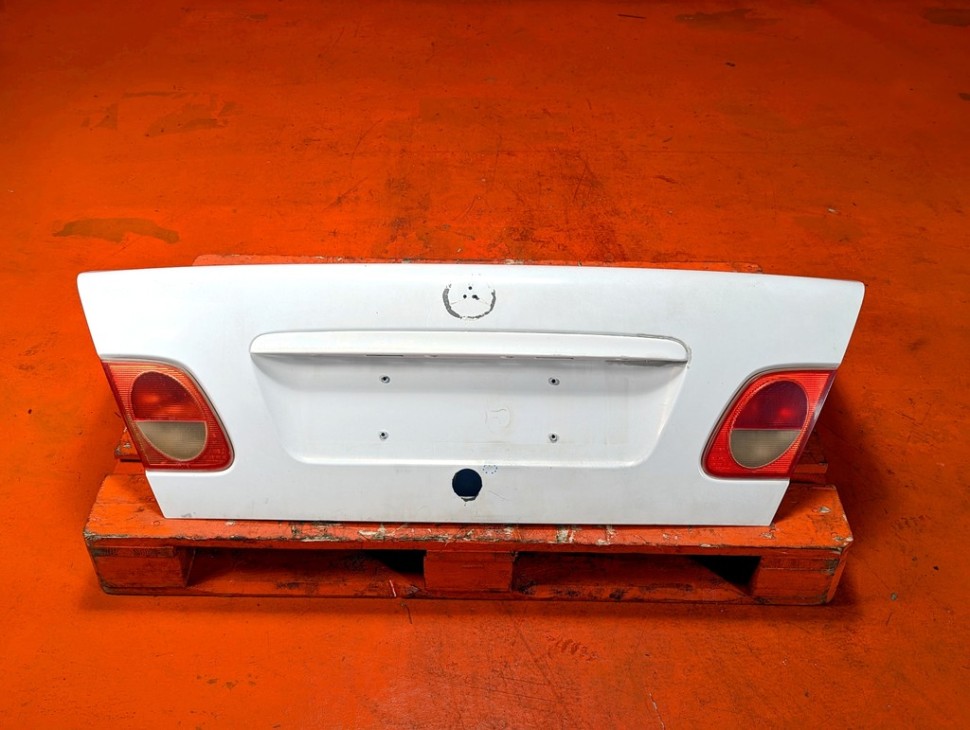 Крышка багажника MERCEDES-BENZ E-класс W210/S210 (1995 - 1999) фото 1 &mdash; Разборка Мерседес