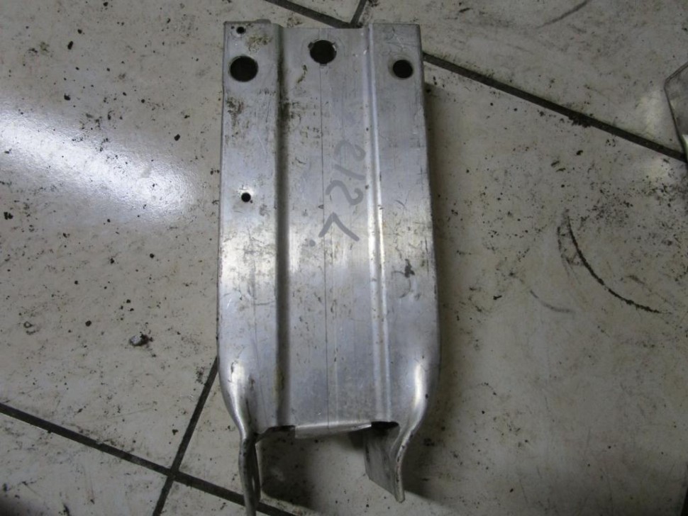 Кронштейн усилителя переднего бампера MERCEDES-BENZ E-класс W212/S212/C207/A207 (2009 - 2013) фото 1 — Разборка Мерседес