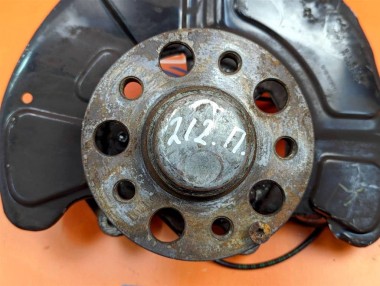 Кулак поворотный передний правый MERCEDES-BENZ E-класс W212/S212/C207/A207 рестайлинг (2013 - 2016) — Разборка Мерседес